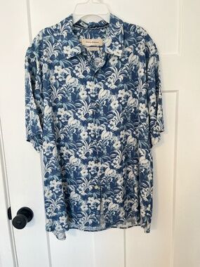 Tommy Bahama Mens 100% Silk Hawaiian Shirt Blue Button Original Fit Floral Large